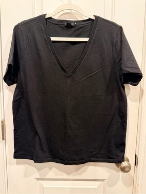 Good American Black V-Neck Short Sleeve Tee